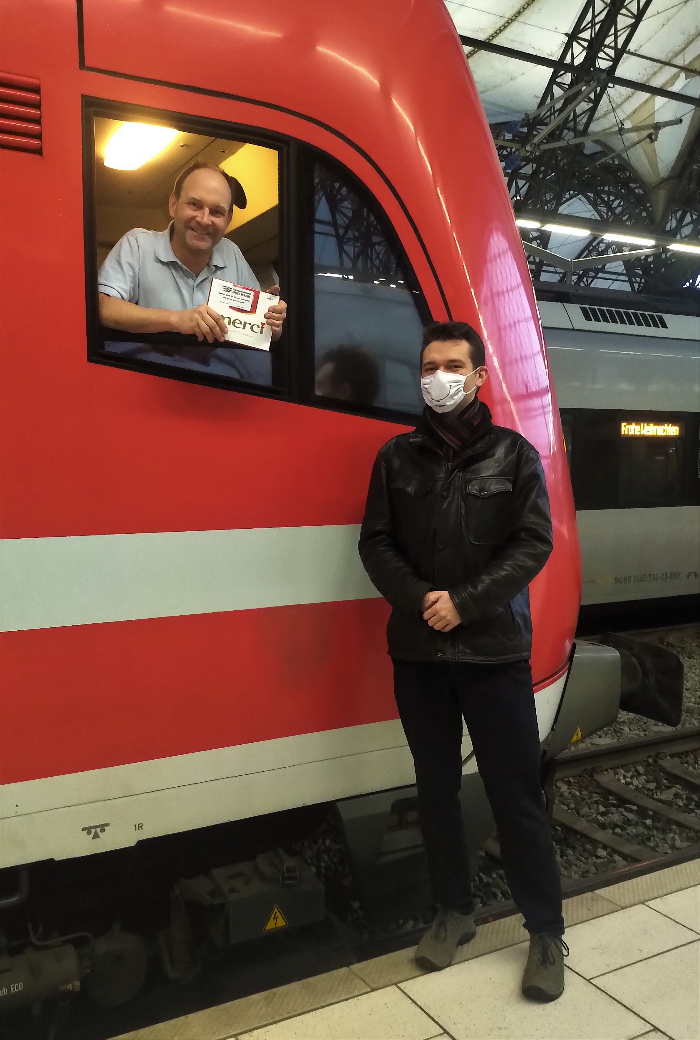 Lukas Ifflander und Triebfahrzeugfhrer von DB Regio