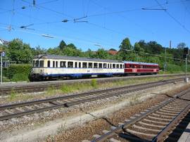 BW (vorne) und TW im Abstellbereich von Bad Endorf